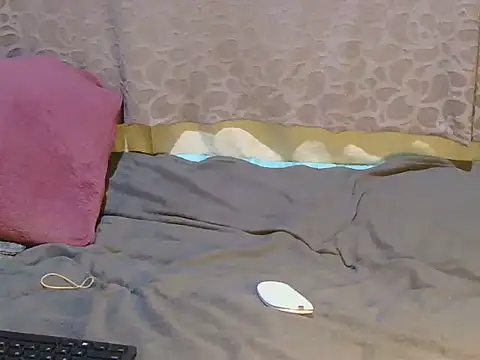 Snapshot of slim_girl02 chatting on 11/13/25, 05:22 slim girl02 online show from 11/13/25, 05:22