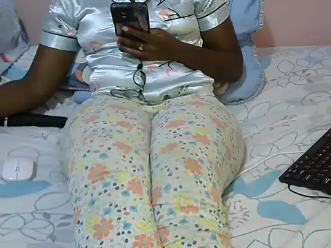 Snapshot of winnie254 chatting on 10/14/25, 04:07 winnie254 online show from 10/14/25, 04:07