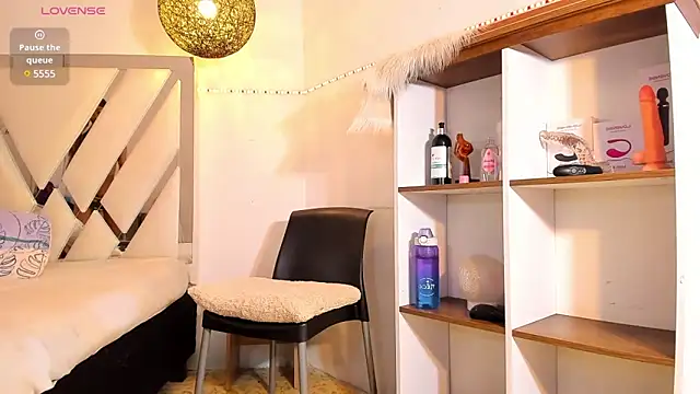 Snapshot of rose_scottt chatting on 03/07/25, 02:45 rose scottt online show from 03/07/25, 02:45