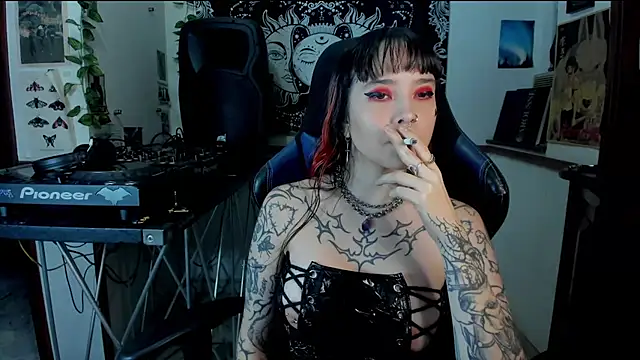 Snapshot of Demongirl6666 chatting on 02/16/25, 04:31 Demongirl6666 online show from 02/16/25, 04:31