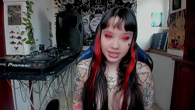 Snapshot of Demongirl6666 chatting on 02/12/25, 04:44 Demongirl6666 online show from 02/12/25, 04:44