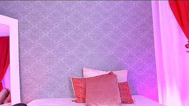 Snapshot of CatrinaRossi chatting on 12/30/24, 08:04 CatrinaRossi online show from 12/30/24, 08:04