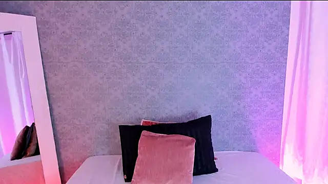 Snapshot of CatrinaRossi chatting on 02/07/25, 10:19 CatrinaRossi online show from 02/07/25, 10:19