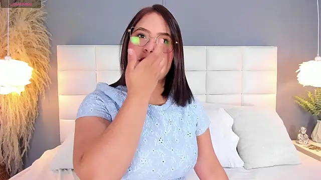 HannaKarson online show from 11/18/25, 11:35