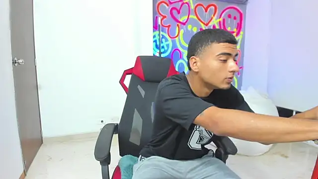 ANGEL NICOLAS online show from 12/18/25, 10:13