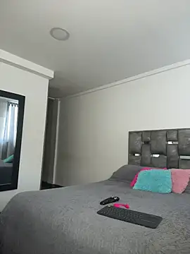 Snapshot of LauraCadwell chatting on 02/27/26, 12:05 LauraCadwell online show from 02/27/26, 12:05