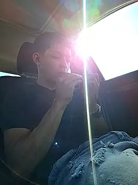 Snapshot of Yoko0381 chatting on 12/15/25, 07:31 Yoko0381 online show from 12/15/25, 07:31