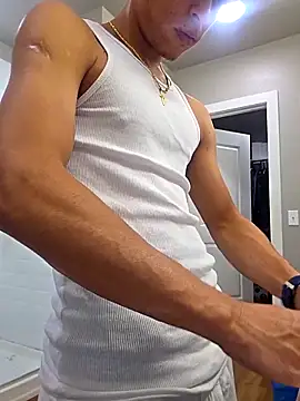 Snapshot of Yoko0381 chatting on 12/01/25, 04:35 Yoko0381 online show from 12/01/25, 04:35