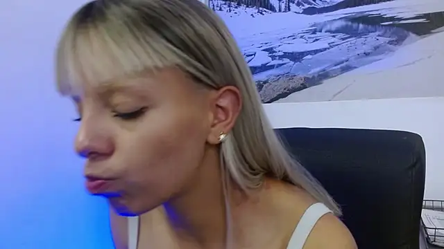 peyton golden1 online show from 12/15/25, 03:23