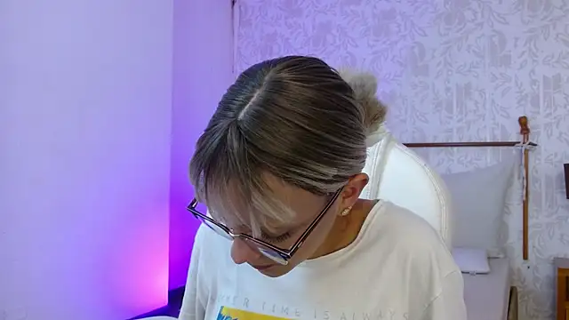 peyton golden1 online show from 11/30/25, 03:40