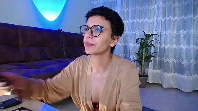 Snapshot of peyton_golden1 chatting on 01/16/25, 12:23 peyton golden1 online show from 01/16/25, 12:23