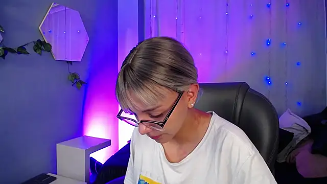 peyton golden1 online show from 10/30/25, 03:16