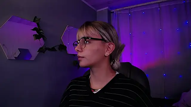 peyton golden1 online show from 10/29/25, 03:38