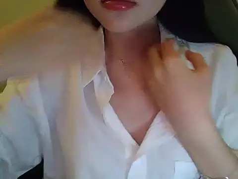 Snapshot of Yin-girl chatting on 10/02/25, 07:17 Yin-girl online show from 10/02/25, 07:17