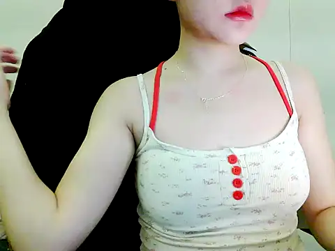 Snapshot of Yin-girl chatting on 10/18/25, 08:44 Yin-girl online show from 10/18/25, 08:44