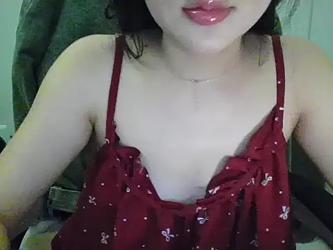 Snapshot of Yin-girl chatting on 10/05/25, 08:10 Yin-girl online show from 10/05/25, 08:10