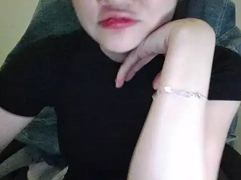 Snapshot of Yin-girl chatting on 09/20/25, 08:08 Yin-girl online show from 09/20/25, 08:08