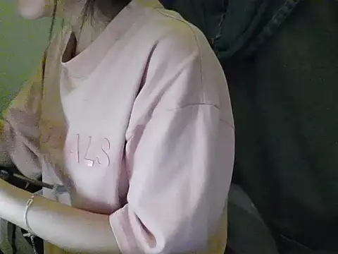 Snapshot of Yin-girl chatting on 10/08/25, 08:20 Yin-girl online show from 10/08/25, 08:20