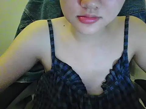 Snapshot of Yin-girl chatting on 09/18/25, 05:05 Yin-girl online show from 09/18/25, 05:05