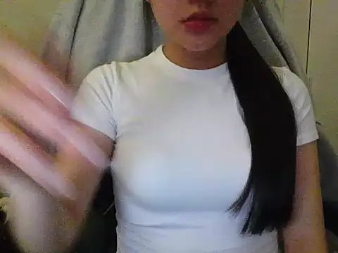 Snapshot of Yin-girl chatting on 12/02/25, 05:14 Yin-girl online show from 12/02/25, 05:14