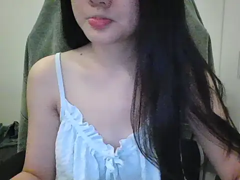 Snapshot of Yin-girl chatting on 09/27/25, 11:38 Yin-girl online show from 09/27/25, 11:38