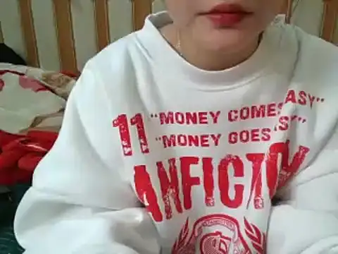 Snapshot of Yin-girl chatting on 02/15/25, 11:28 Yin-girl online show from 02/15/25, 11:28