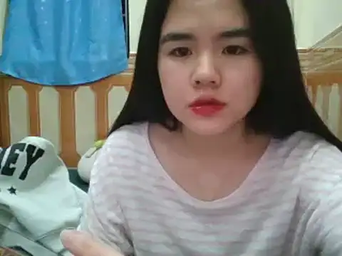 Snapshot of Yin-girl chatting on 01/11/25, 11:45 Yin-girl online show from 01/11/25, 11:45