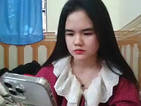 Snapshot of Yin-girl chatting on 01/04/25, 05:48 Yin-girl online show from 01/04/25, 05:48