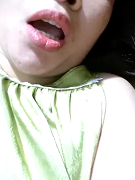 Snapshot of _Mira_69_ chatting on 06/08/26, 01:28 Mira 69 online show from 06/08/26, 01:28
