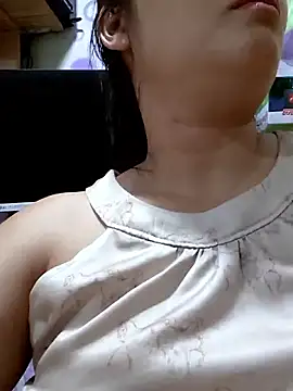 Snapshot of _Mira_69_ chatting on 05/23/26, 04:44 Mira 69 online show from 05/23/26, 04:44