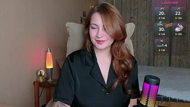 LisaCase online show from 11/25/25, 10:04