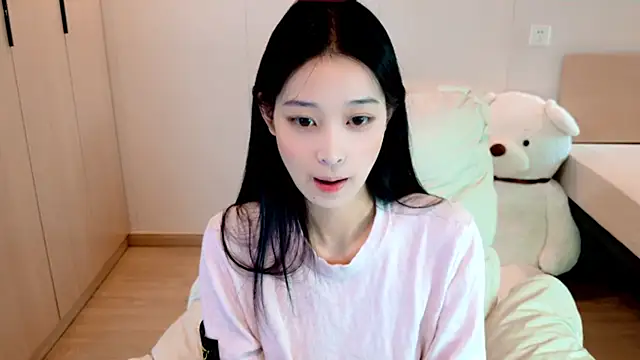 Snapshot of Xueb_J chatting on 10/22/25, 06:13 Xueb J online show from 10/22/25, 06:13
