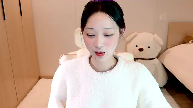 Snapshot of Xueb_J chatting on 12/12/24, 03:48 Xueb J online show from 12/12/24, 03:48