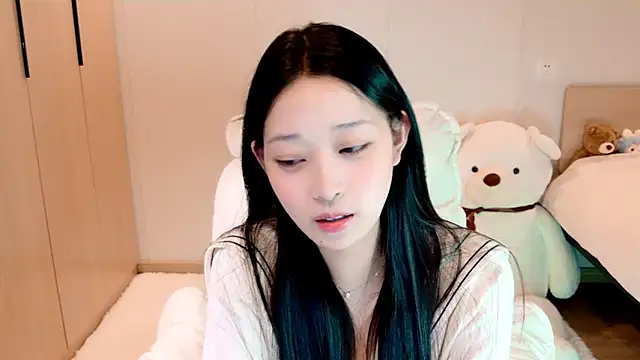 Snapshot of Xueb_J chatting on 01/18/25, 09:56 Xueb J online show from 01/18/25, 09:56