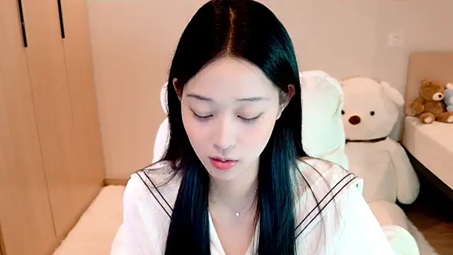 Snapshot of Xueb_J chatting on 01/23/25, 09:39 Xueb J online show from 01/23/25, 09:39