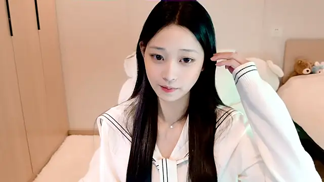 Snapshot of Xueb_J chatting on 01/18/25, 06:45 Xueb J online show from 01/18/25, 06:45