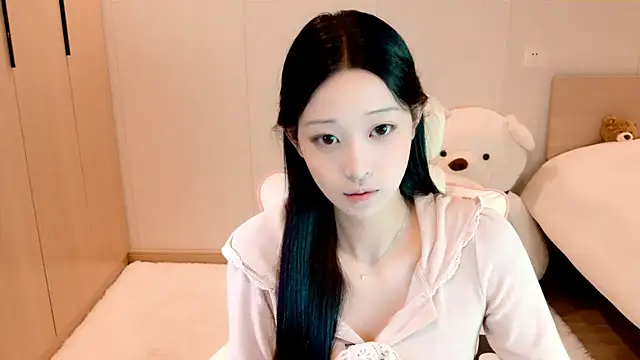 Snapshot of Xueb_J chatting on 12/03/24, 07:27 Xueb J online show from 12/03/24, 07:27