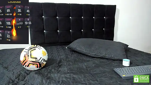 Noha white online show from 10/26/25, 07:25