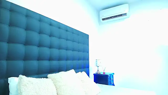 MOLLYWOODD online show from 02/09/26, 04:05