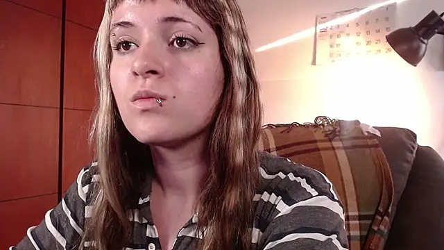 NEXT DOOR GIRL  online show from 11/04/25, 09:51