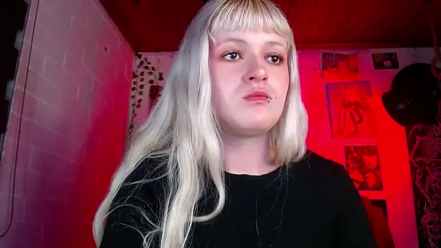 NEXT DOOR GIRL  online show from 02/20/25, 03:34