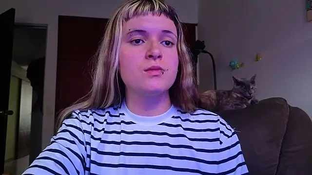 NEXT DOOR GIRL  online show from 03/05/26, 10:27