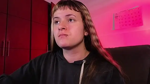 NEXT DOOR GIRL  online show from 12/03/25, 09:47