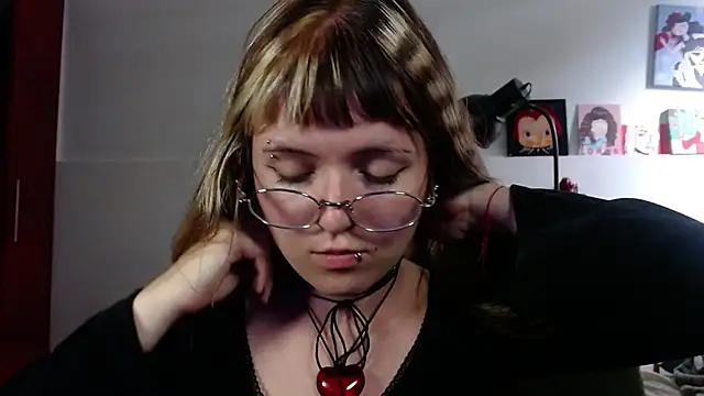 NEXT DOOR GIRL  online show from 09/22/25, 10:05