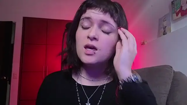 NEXT DOOR GIRL  online show from 04/17/26, 10:12