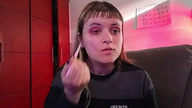 NEXT DOOR GIRL  online show from 12/01/25, 09:48