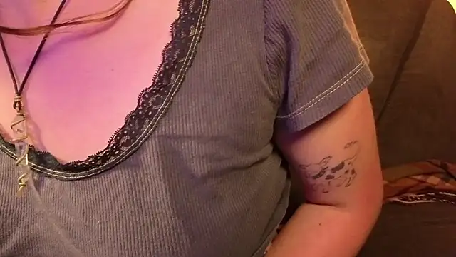 NEXT DOOR GIRL  online show from 11/20/25, 10:42