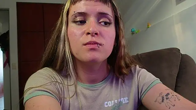 NEXT DOOR GIRL  online show from 02/21/26, 10:23