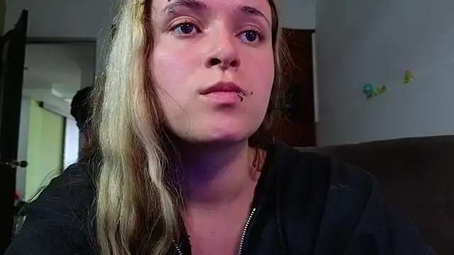 NEXT DOOR GIRL  online show from 03/07/26, 09:20