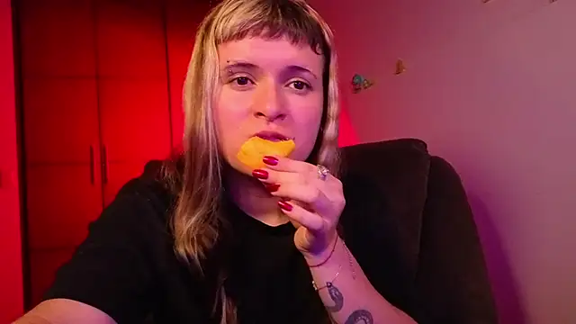 NEXT DOOR GIRL  online show from 03/04/26, 01:02